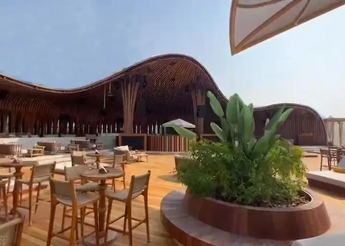 Noah Island Hotel